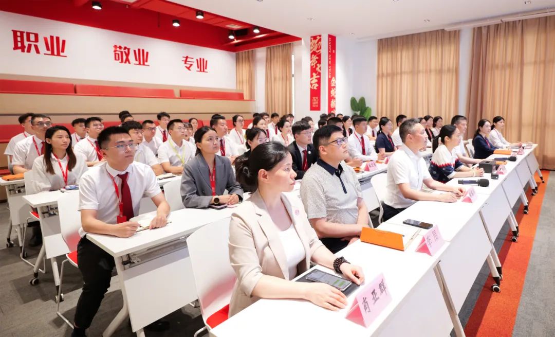 戰(zhàn)高溫，搶進(jìn)度，提質(zhì)量！7月上旬，集團(tuán)共26個(gè)優(yōu)質(zhì)投資選址項(xiàng)目通過(guò)評(píng)估